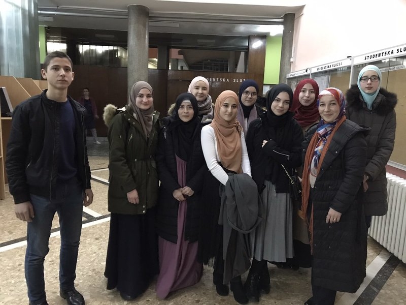 Učenici i učenice Medrese na Svečanosti povodom Međunarodnog dana arapskog jezika