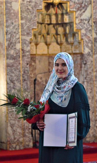 Proučena hafiska dova i uručena diploma hafizima Lamiji Basarić i Anesu Pršešu Proučena hafiska dova i uručena diploma hafizima Lamiji Basarić i Anesu Pršešu