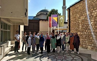 Učenici Medrese „Reis Ibrahim-ef. Maglajlić“ posjetili Gazi Husrev-begovu medresu Učenici Medrese „Reis Ibrahim-ef. Maglajlić“ posjetili Gazi Husrev-begovu medresu