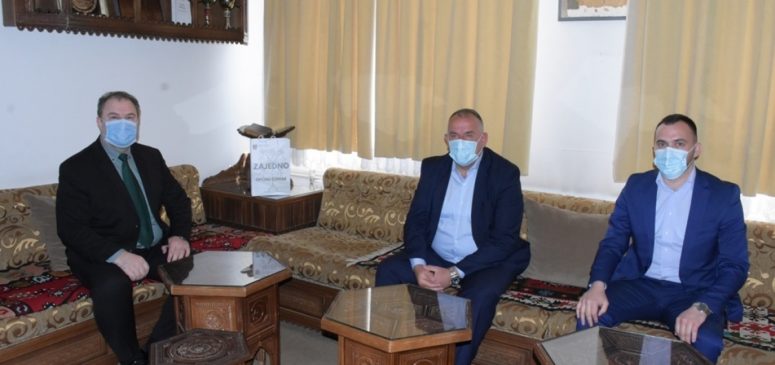 Predsjedavajući Općinskog vijeća Općine Centar Sejad Đozo posjetio Gazi Husrev-begovu medresu Predsjedavajući Općinskog vijeća Općine Centar Sejad Đozo posjetio Gazi Husrev-begovu medresu