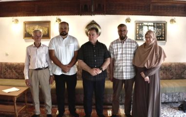 Nova hafiza Mirnesa Sijamhodžić Mujala – svršenica Gazi Husrev-begove medrese Nova hafiza Mirnesa Sijamhodžić Mujala – svršenica Gazi Husrev-begove medrese