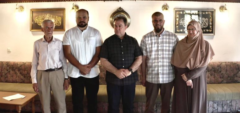 Nova hafiza Mirnesa Sijamhodžić Mujala – svršenica Gazi Husrev-begove medrese Nova hafiza Mirnesa Sijamhodžić Mujala – svršenica Gazi Husrev-begove medrese