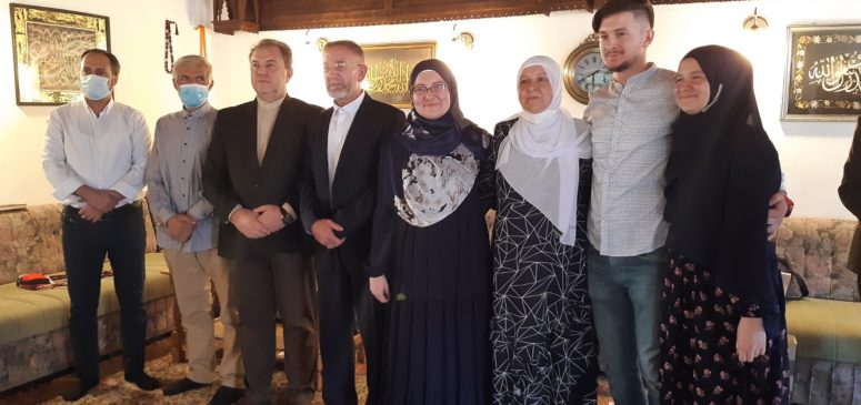 Hifz položila Lamija Šehić – svršenica Gazi Husrev-begove medrese Hifz položila Lamija Šehić – svršenica Gazi Husrev-begove medrese