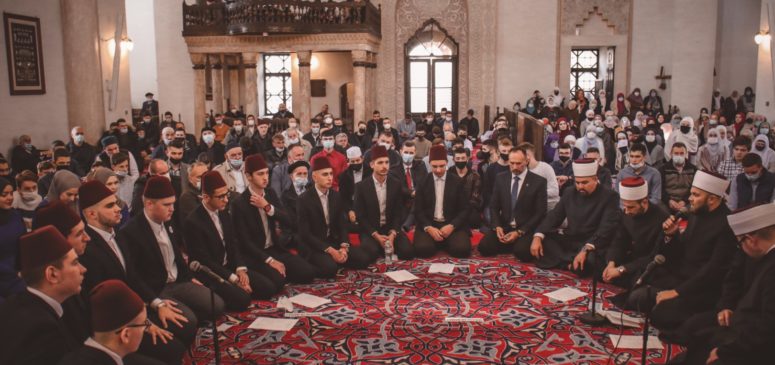 Hor Gazi Husrev-begove medrese na mevludu u Begovoj džamiji Hor Gazi Husrev-begove medrese na mevludu u Begovoj džamiji