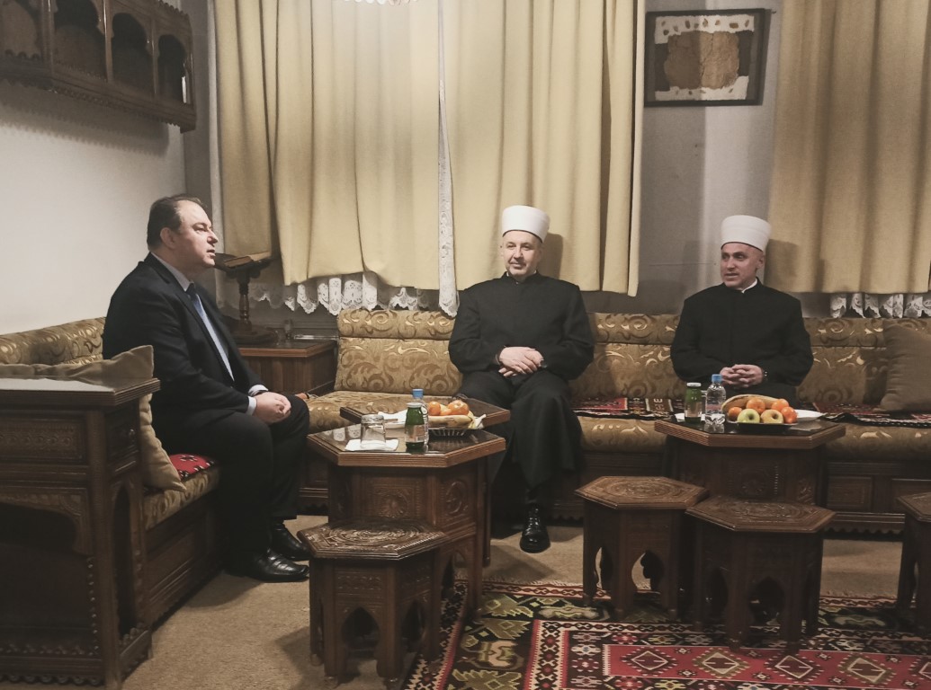 Muftija sarajevski prof. dr. Nedžad-ef. Grabus i muftija bihaćki hafiz Mehmed-ef. Kudić posjetili Gazi Husrev-begovu medresu 