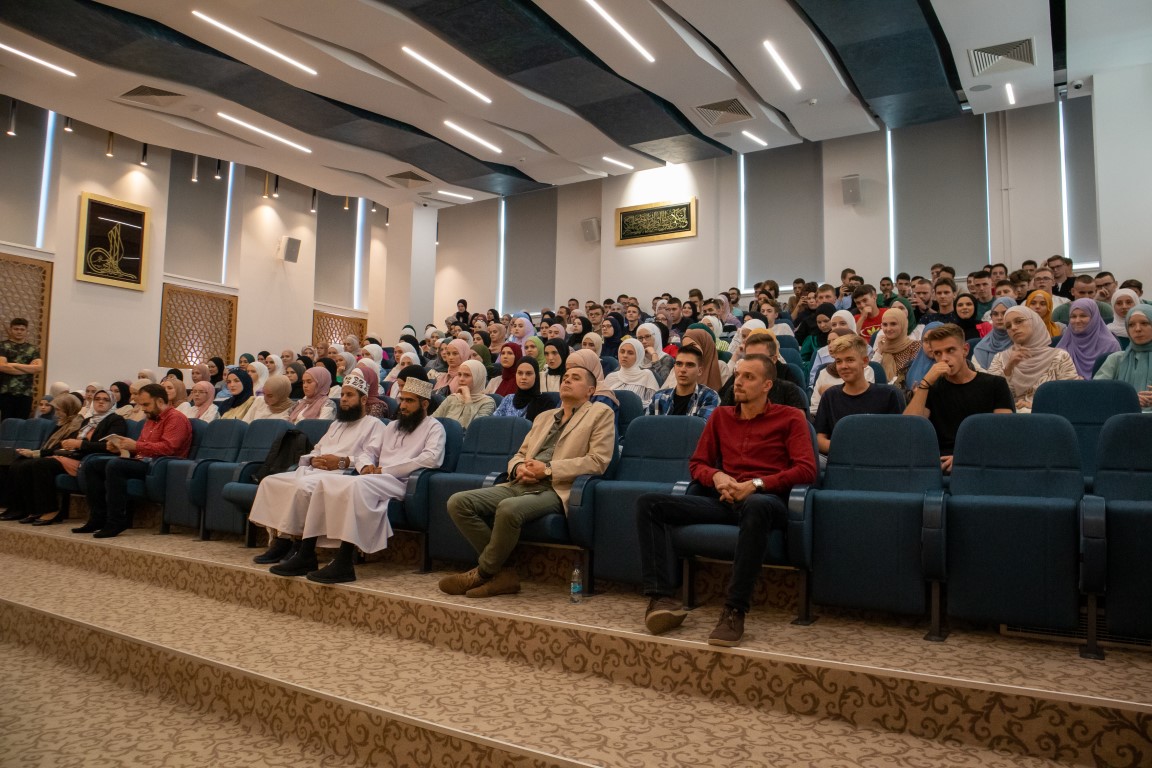 Dr. Abdullah el-Ma´meri održao predavanje za učenice i učenike Gazi Husrev-begove medrese 
