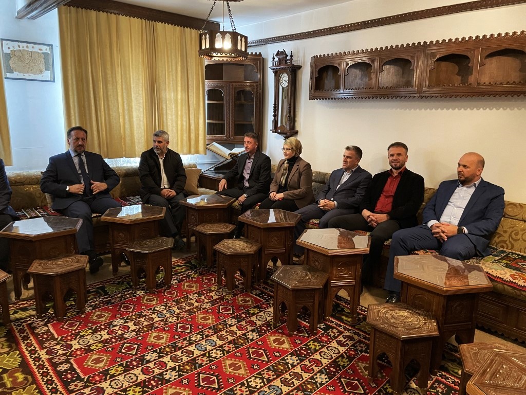 Delegacija Uprave za vjerske poslove Rijaseta Islamske zajednice posjetila Gazi Husrev-begovu medresu