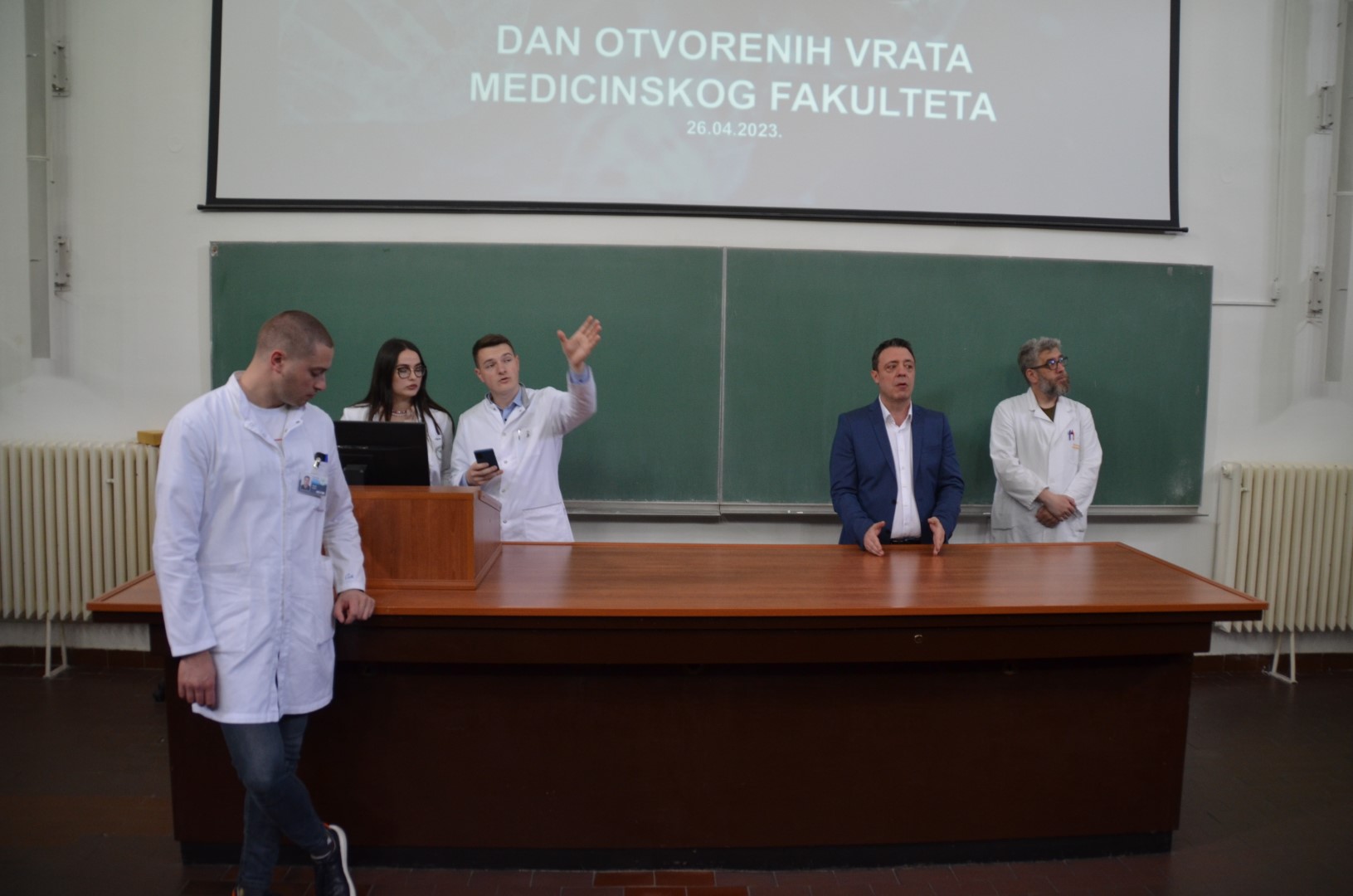 Učenici izborne grupe predmeta Hemija - Biologija na Danu otvorenih vrata Medicinskog Fakulteta UNSA
