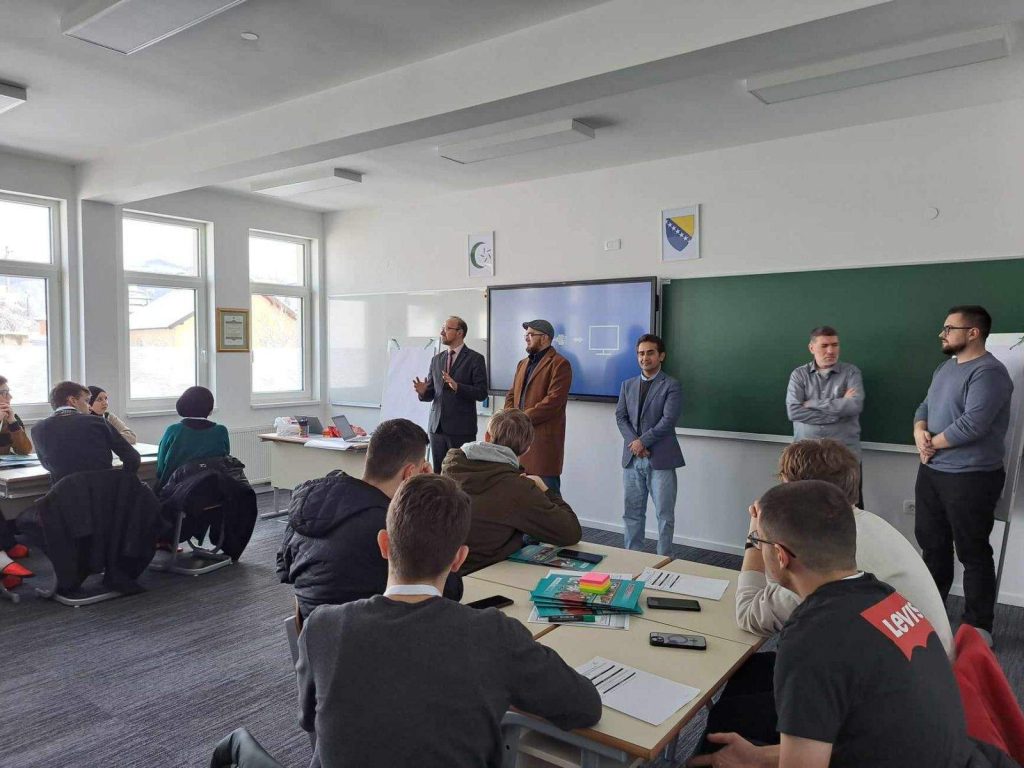 Učenici i učenice Gazi Husrev-begove medrese učestvovali na prvom poduzetničkom kampu za srednjoškolce na engleskom jeziku