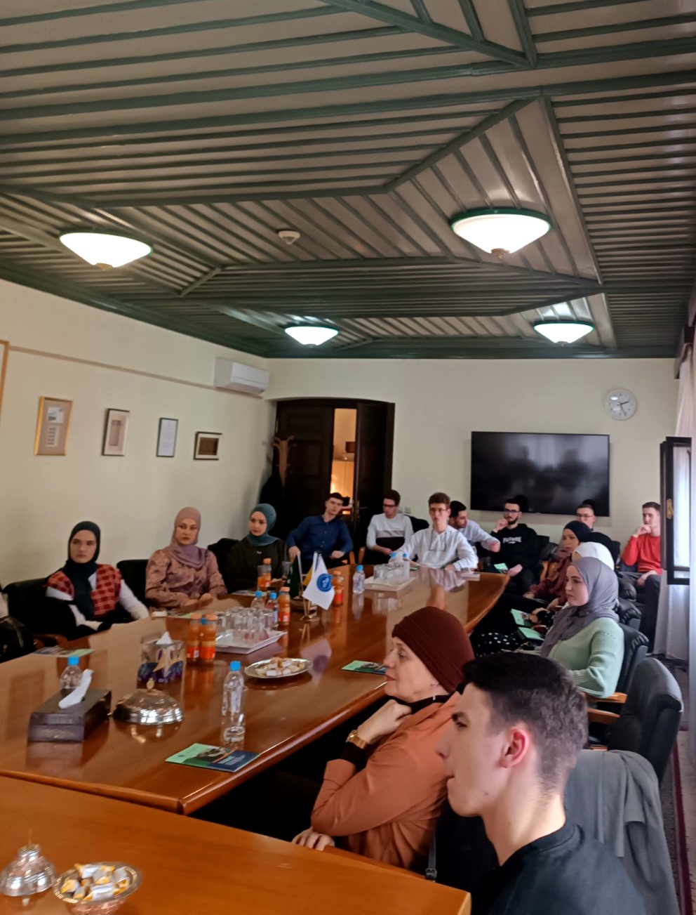 Učenici Gazi Husrev-begove medrese posjetili Fakultet islamskih nauka Univerziteta u Sarajevu
