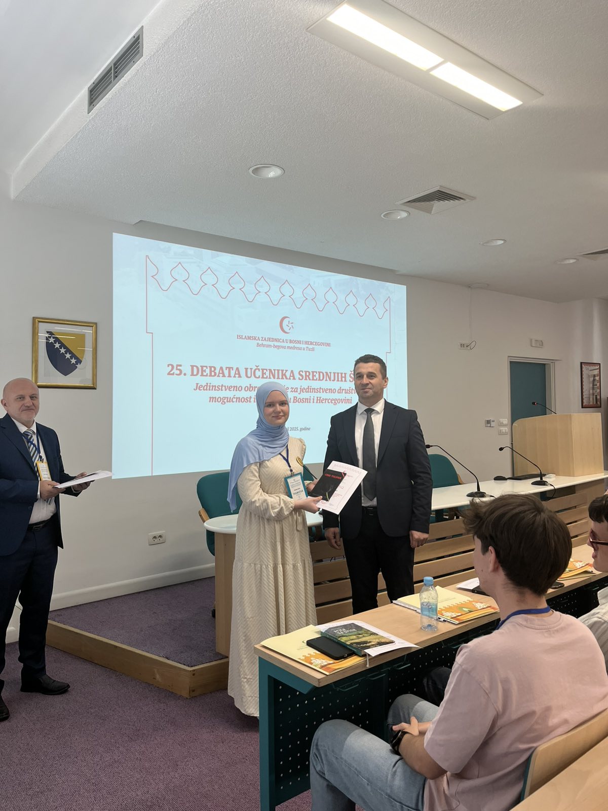 Gazi Husrev-begova medresa zauzela drugo mjesto na 25. debati srednjoškolaca u Behram-begovoj medresi u Tuzli